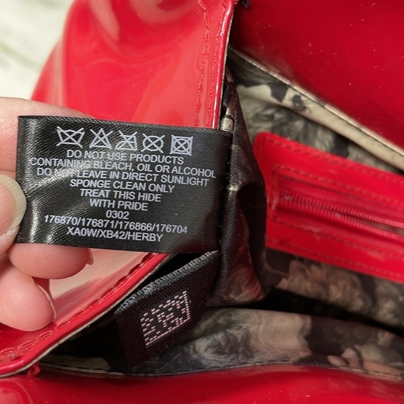 TED BAKER Purse Red Patent Bag Pockets Zip Gold Tone Hardware Satchel - Picture 10 of 14